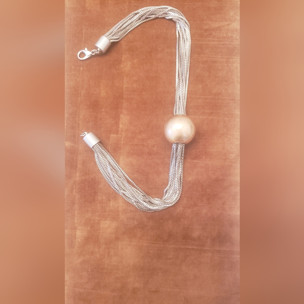 Elegant Silver Necklace with Gold Accent